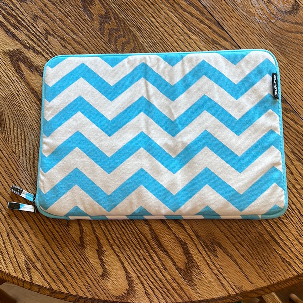 Runetz sleeve for 16” laptop or tablet